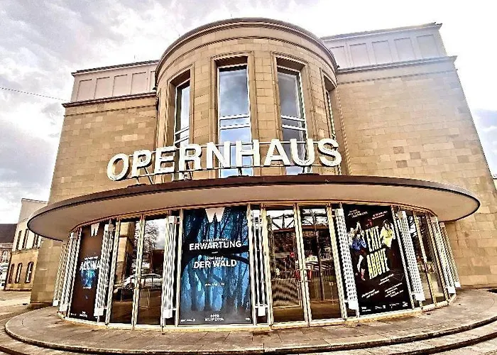 2,5 Am Wuppertaler Opernhaus * Wuppertal